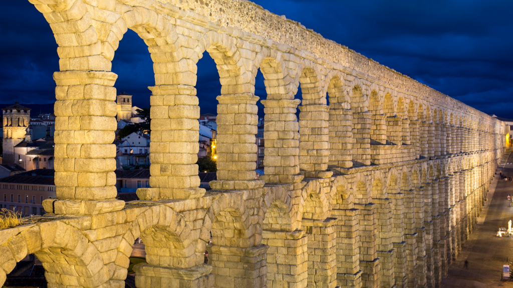 How did the Romans build their towering aqueducts? How did the Romans build their towering aqueducts?