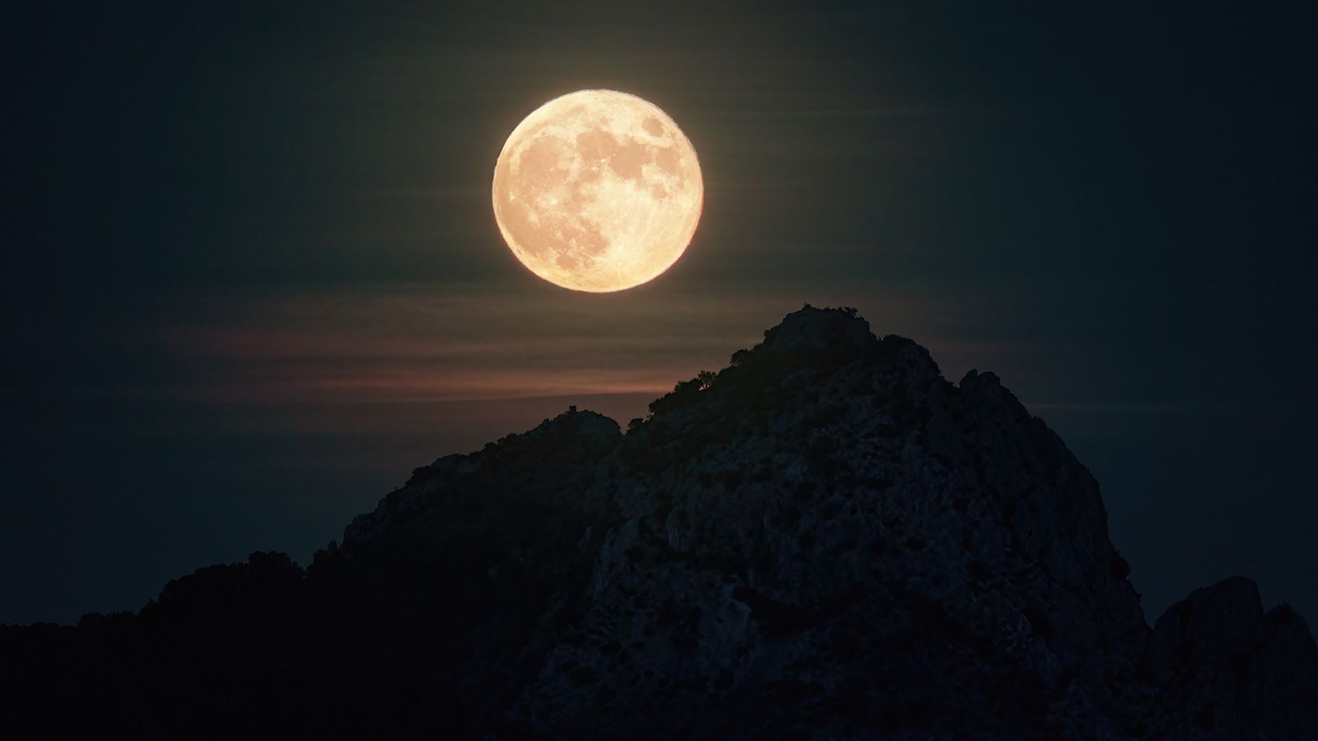 Watch the full Hunter’s Moon rise this weekend before 4 back-to-back ‘supermoons’ head our way Watch the full Hunter’s Moon rise this weekend before 4 back-to-back ‘supermoons’ head our way